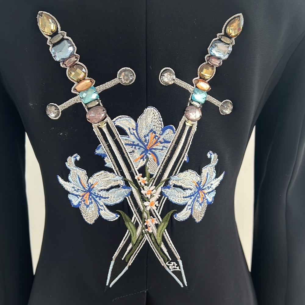 cinq a sept Black Crepe Lamour Pax Jacket. 0 - Picture 6 of 9